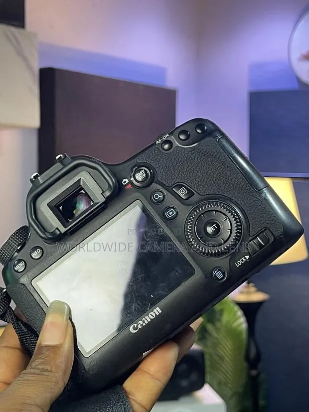 Canon 6D Body Battery , and Charger · Photo 1