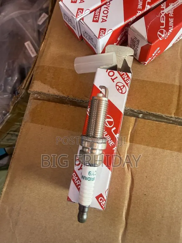 Toyota Camry Corolla Hilux Tacoma Lexus Tundra Original Spark Plugs · Photo 1