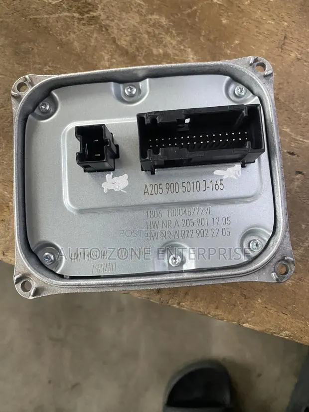 Mercedes Benz C-Class Headlight Module/Headlight Charger · Photo 1