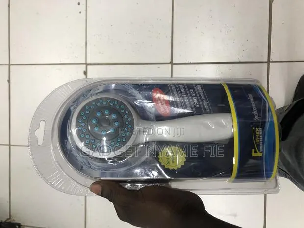 Universal Shower Head · Photo 1