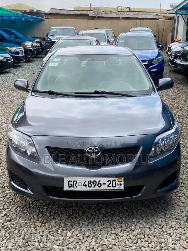 Toyota Corolla LE 4dr Sedan (1.8L 4cyl 4A) 2010 Gray · Photo 1