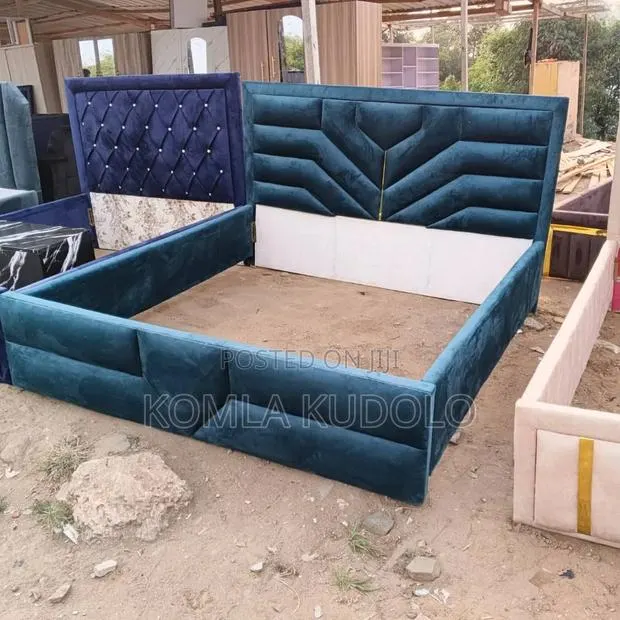 Bed Frame Queen Size · Photo 1