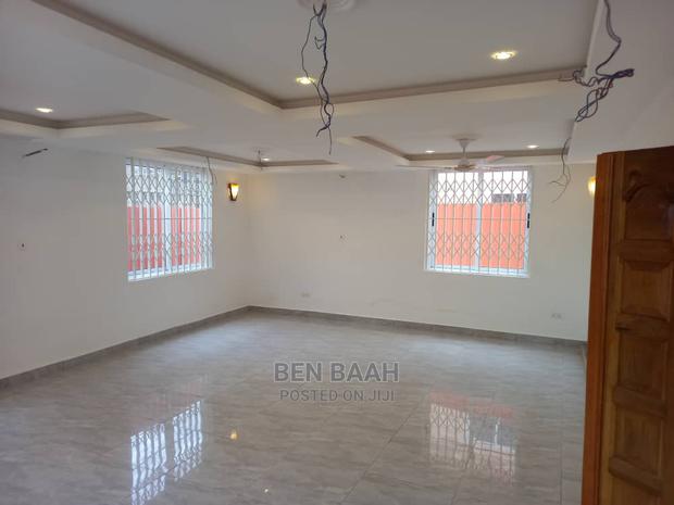 4bdrm Duplex in Ben Properties, Ga East Municipal for rent · Photo 2