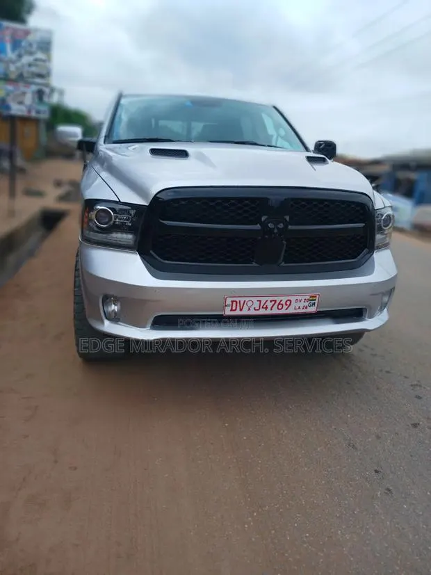 Dodge RAM 2018 Gray · Photo 1
