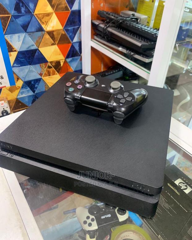 Uk Used Ps4 Slim FC27 Plus10 More Games 2 Pads · Photo 1