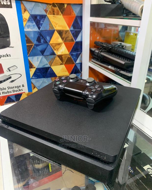 Uk Used Ps4 Slim FC27 Plus10 More Games 2 Pads · Photo 3