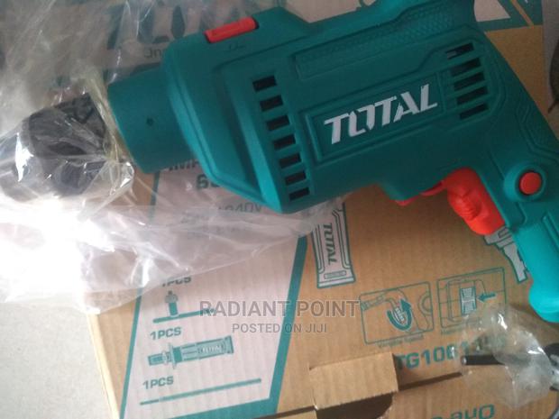 Total Impact Drill Machine 680w · Photo 1
