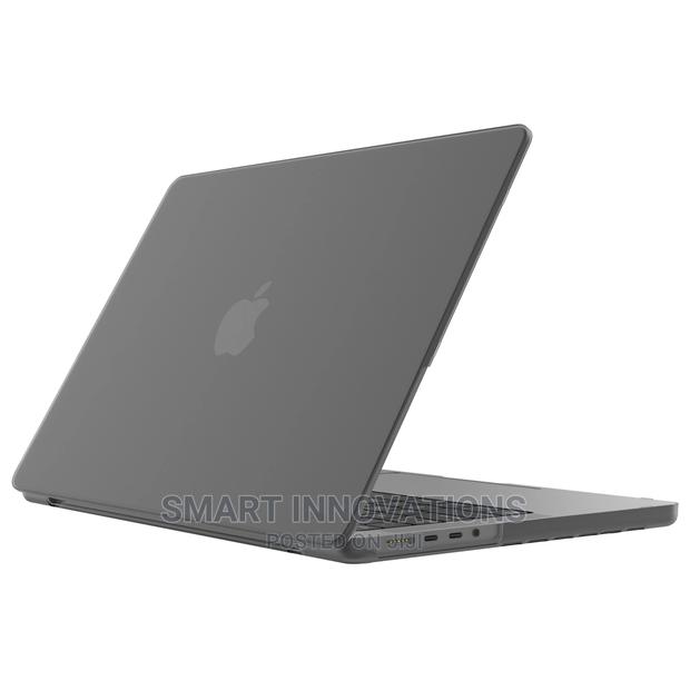 Macbook Air 13.6 Inch (2022model) Ishield Case · Photo 6