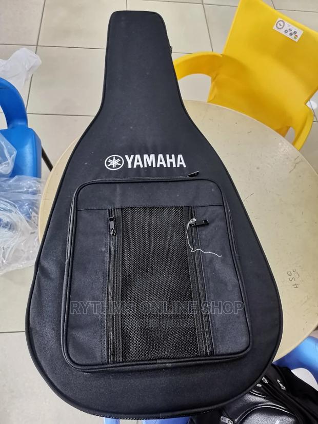 Yamaha Classical Guitar · Photo 3
