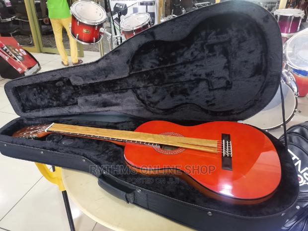 Yamaha Classical Guitar · Photo 2