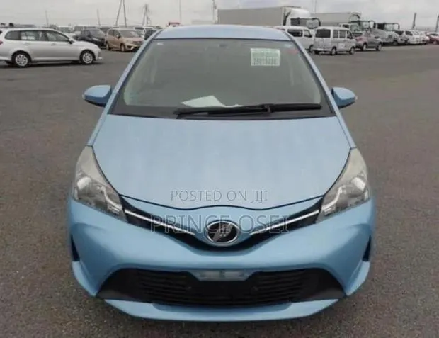 Toyota Vitz 1.3 FWD 5dr 2015 Blue · Photo 1