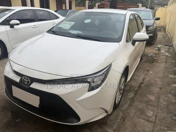 Toyota Corolla 2022 White · Photo 1
