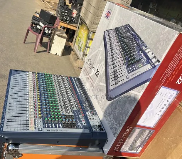 Soundcraft Signature 22 · Photo 1