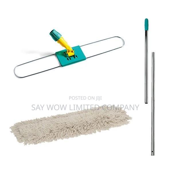 Ramon Dust Sweeper and Aluminum Telescopic Handle · Photo 1