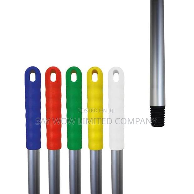 Ramon Aluminum Colour Coded Handles (135 Cm) · Photo 1