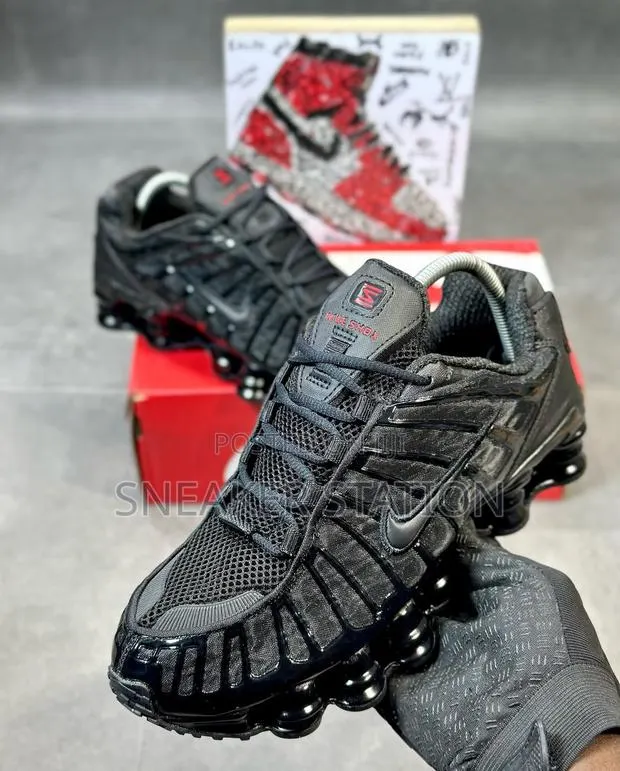 Nike Shox Tl All Black Sneaker · Photo 1