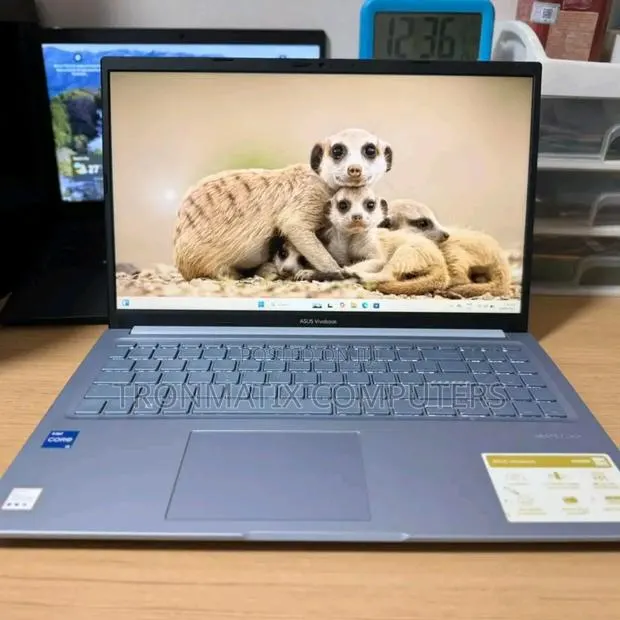 New Laptop HP 15-ra003nia 8GB Intel Core i5 SSD 512GB · Photo 1