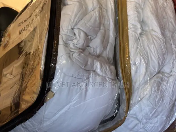 Plain White 7 Pecies Super Kingsize Duvet Set · Photo 1