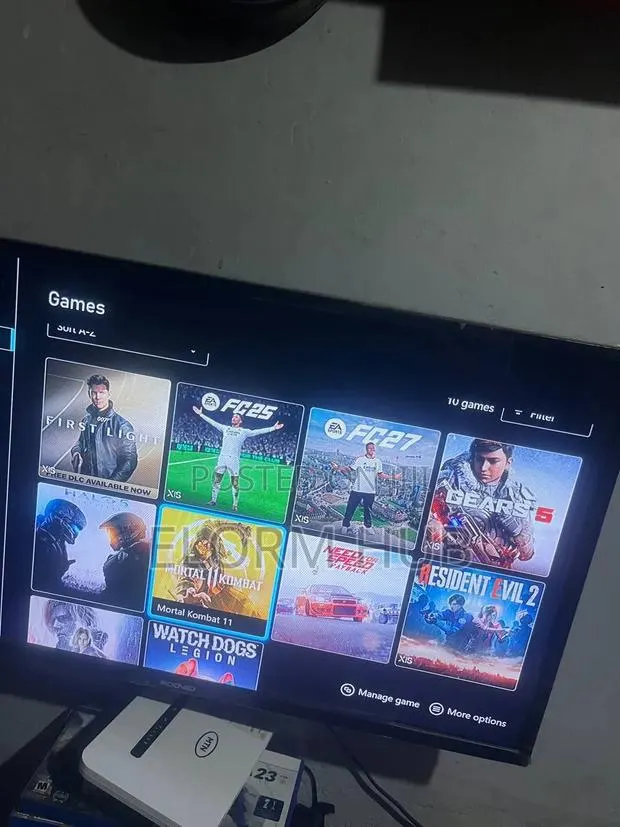 Xbox Series X With One Controller and 10 Offline Games · Photo 1