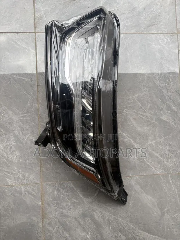 Honda CRV Touring Head Lamp 2017 2018 2019 2020 2021 2022 · Photo 1