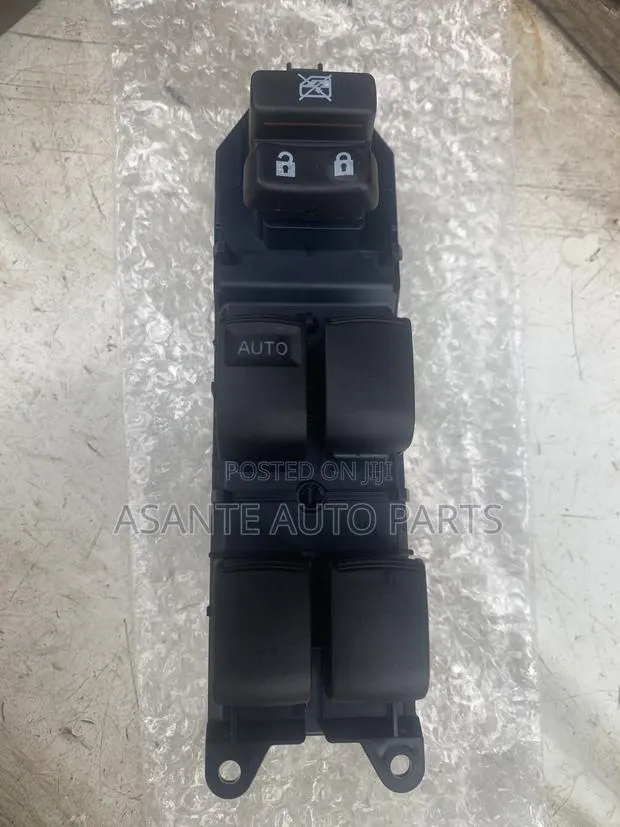 Toyota Corolla 2009 - 2013 Door Switch · Photo 1