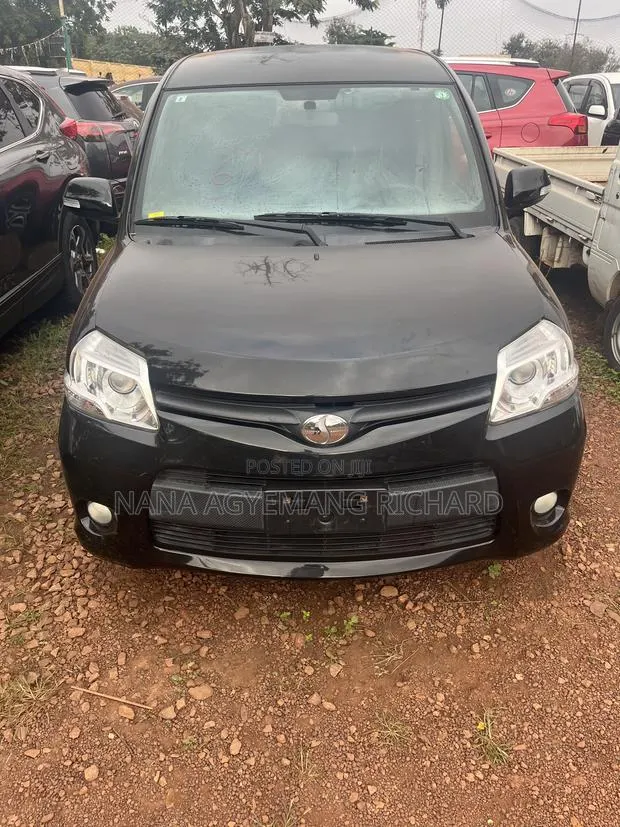 Toyota Sienta 1.5 FWD 2015 Black · Photo 1