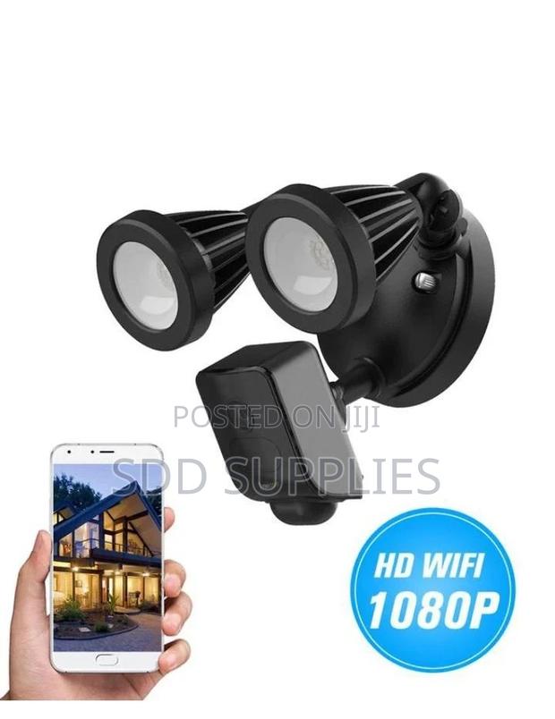 Smart Floodlight CCTV Security Camera · Photo 1