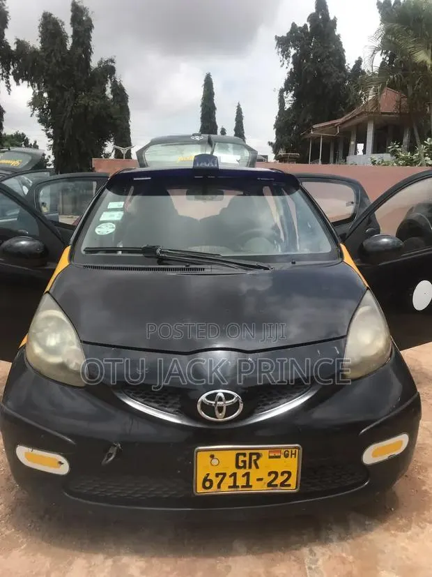 Toyota Aygo 2014 Black · Photo 1