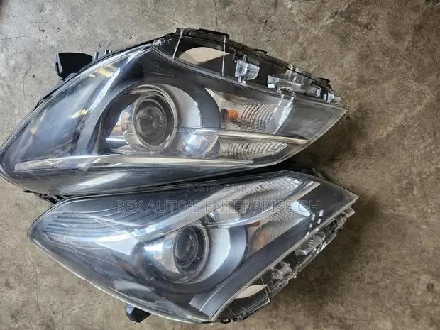 Yaris 2015,2016,2017,2018 Headlight Pair · Photo 1