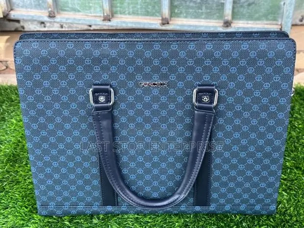 Modern and Classic Office Bag · Photo 1