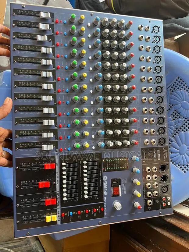 Yamaha MG 12/2Fx USB (12 Channel) · Photo 1