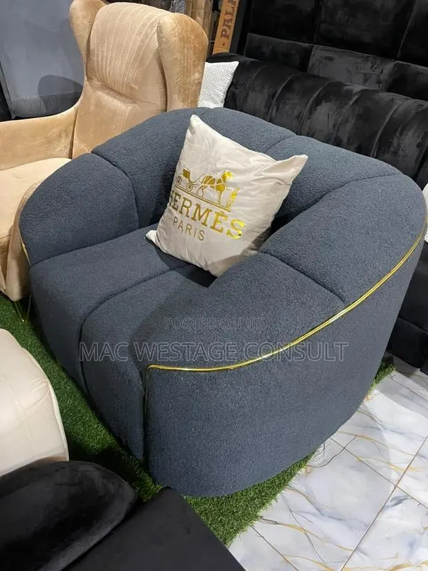 Single Sofa Chair Available · Photo 1