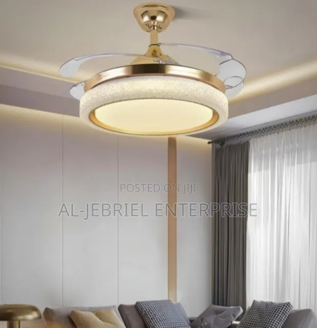 Gold Foldable Fan · Photo 1