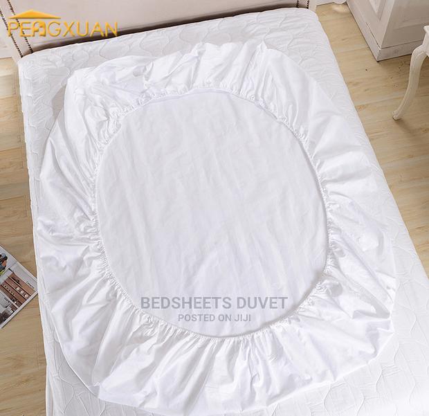 White Fitted Sheet · Photo 1