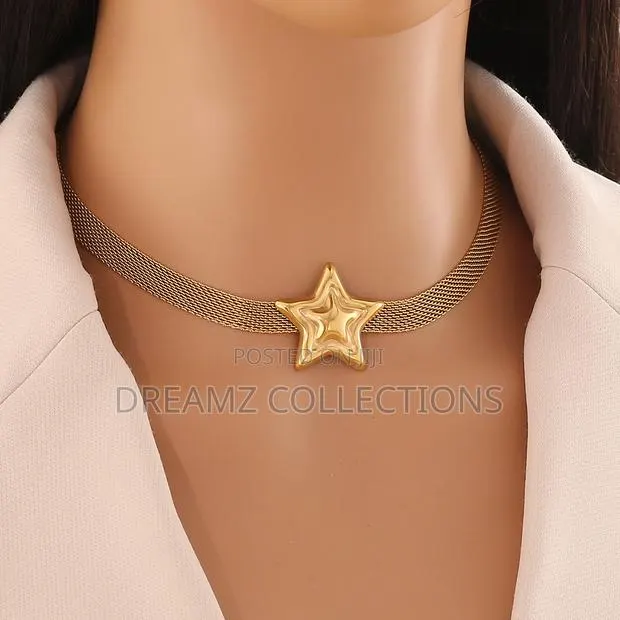 Heart Pendant Mesh Choker · Photo 1