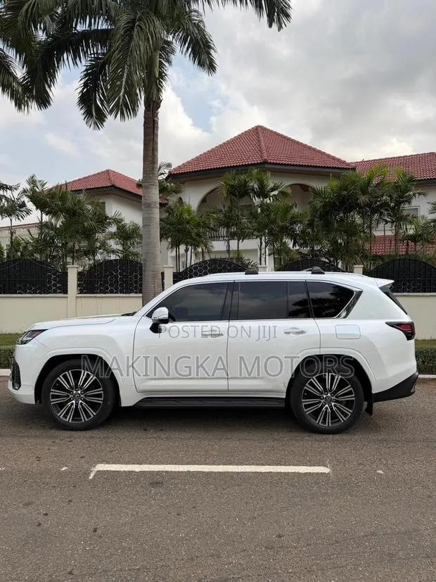 Lexus LX 600 2023 White · Photo 1