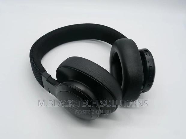 JBL Live 660NC Over-Ear Noise Cancelling Headphones · Photo 2
