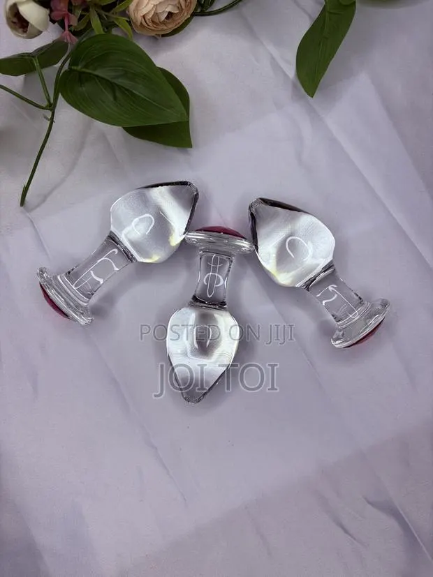 Crystal Glide Glass Butt Plug · Photo 1