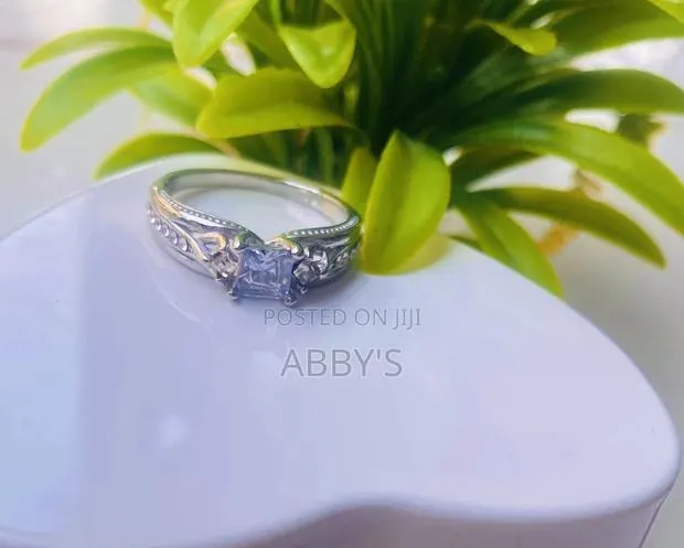 High Quality Non-tarnish Silver Engagement/Promise Ring · Photo 1