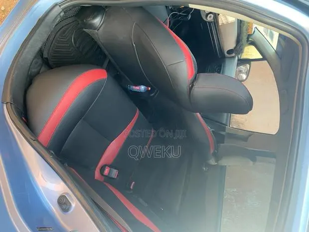Toyota Yaris 2013 Blue · Photo 1