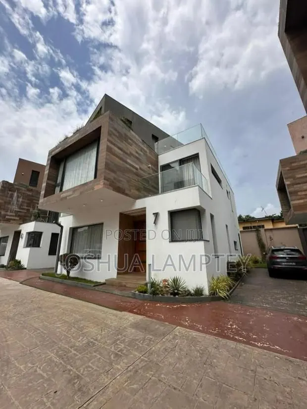 4bdrm Townhouse / Terrace in Cantonment Estate, Cantonments for rent · Photo 1