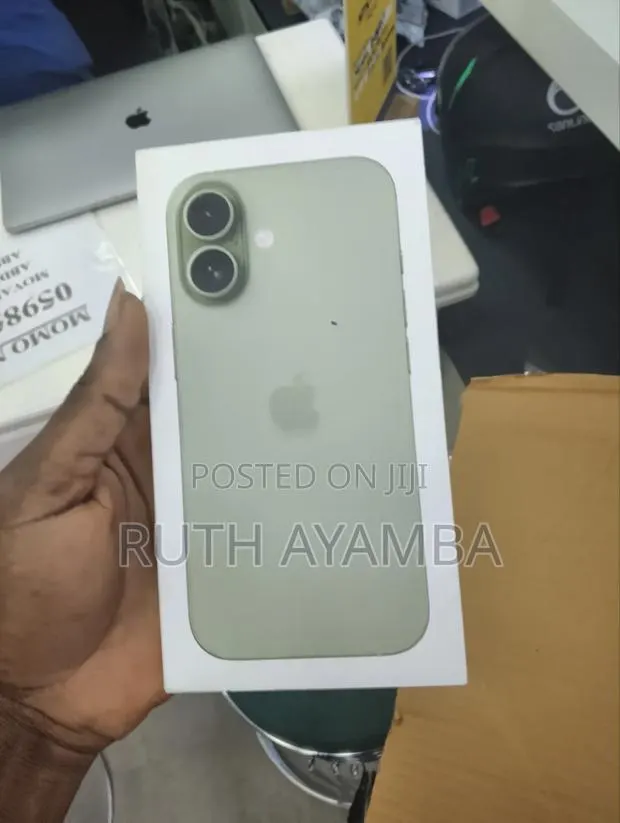 New Apple iPhone 17 256 GB Green · Photo 1