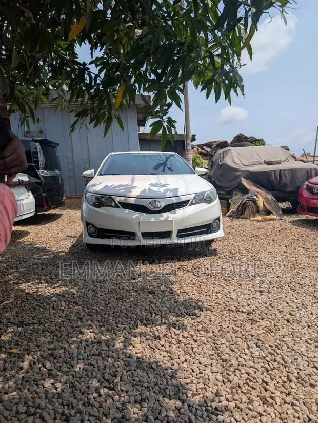 Toyota Camry 2014 White · Photo 1