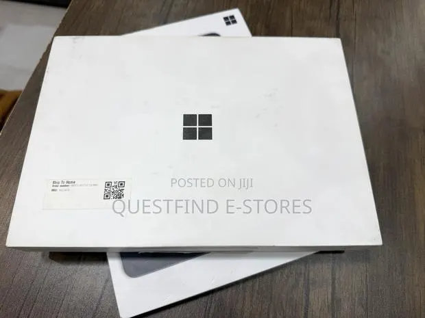 New Microsoft Surface Laptop 16GB Qualcomm Snapdragon X Plus SSD 256GB · Photo 1