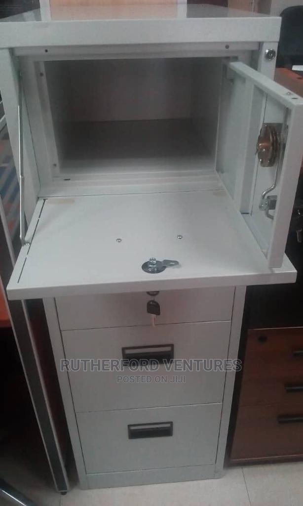 Cabinet With a Safe · Photo 1