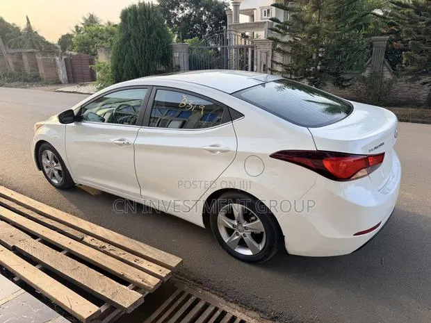 Hyundai Elantra Value Edition Sedan FWD (1.8L 4cyl 6A) 2016 White · Photo 1