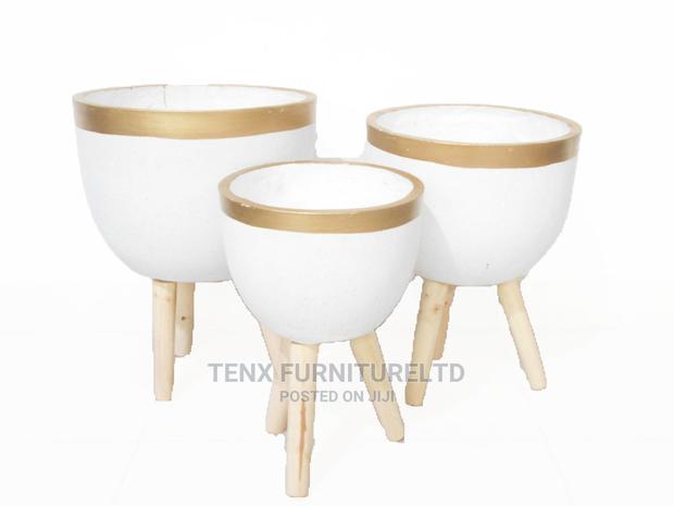 Flower Pot W Wood · Photo 1