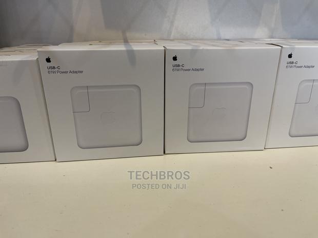 Original Macbook Pro Charging Adapter · Photo 2