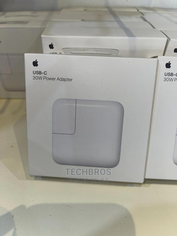 30W Macbook Air USB C Power Adapter · Photo 3