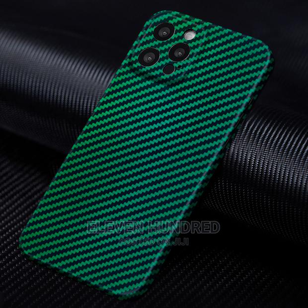 Apple iPhone 13 Series Mesh Fabric Phone Case · Photo 3
